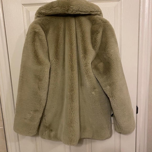 Never been worn faux fur coat! - Picture 4 of 6